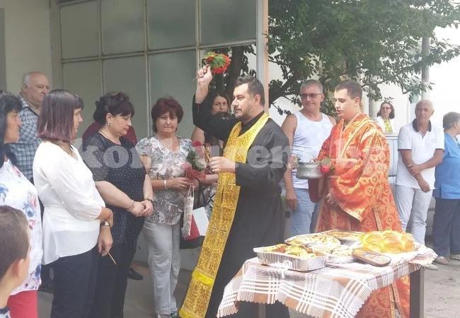 Отслужиха водосвет молебен във ФСМП – Криводол /СНИМКИ/