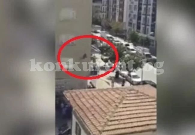 Младеж полетя от 5-етажна сграда, но и падането не успя да наруши здравия му сън! (ВИДЕО)