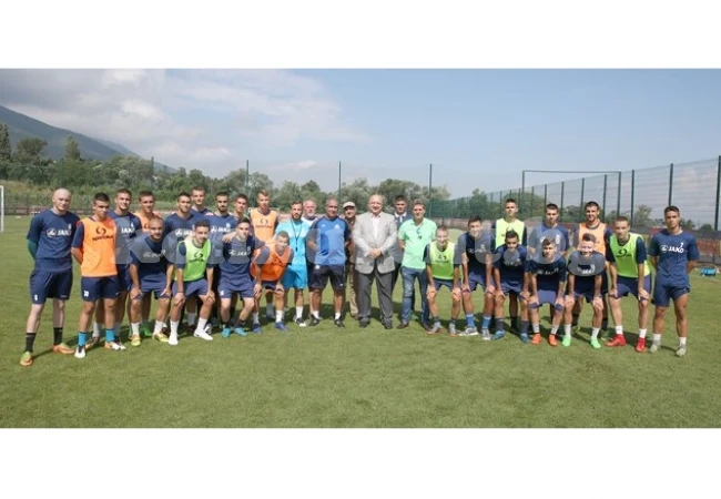 Министър Кралев и шефове в БФС посетиха лагера на Монтана U19
