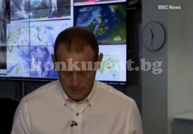 Синоптик изгуби съзнание в пряк ефир, разказвайки за голямата жега (ВИДЕО)