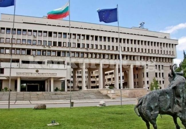 МВнР с много важни мерки за българите, които ще пътуват в чужбина! Те могат да ви спасят живота  