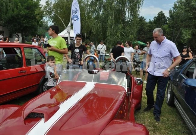 Участници от 3 държави се включиха в ретро парад във Видин
