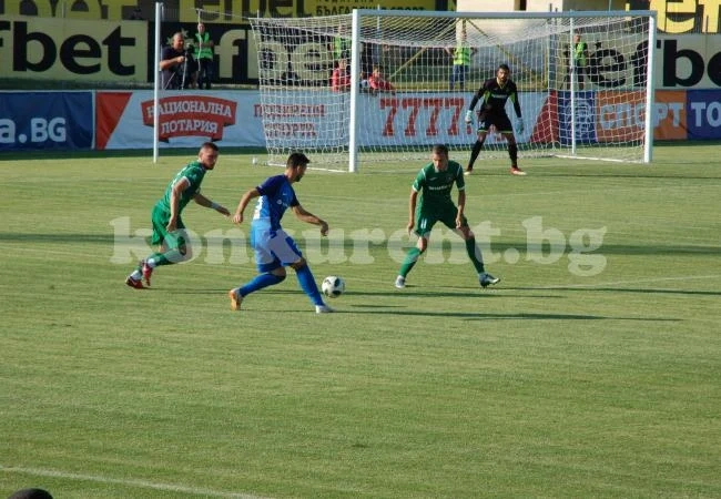 Левски излъга Ботев за победа с 2:0 на \