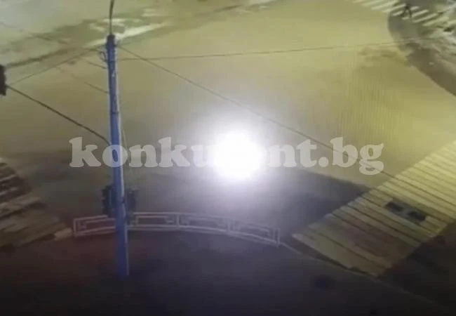 Изрод с \