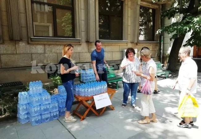 Във Враца раздават безплатно минерална вода СНИМКИ