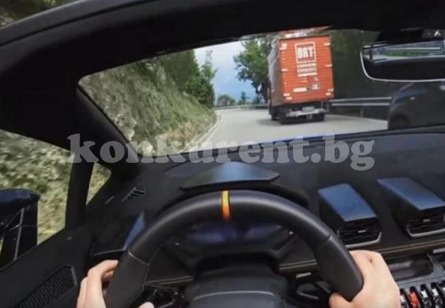 Дръжте се здраво! Погледнете пътя през очите на шофьор, който кара бързо Lamborghini Huracan Spyder Performante (ВИДЕО)
