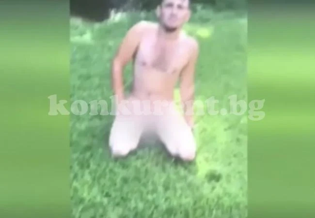 Чисто гол психар скочи пред деца, баща им взе пистолета и му разказа играта (ВИДЕО 18+)
