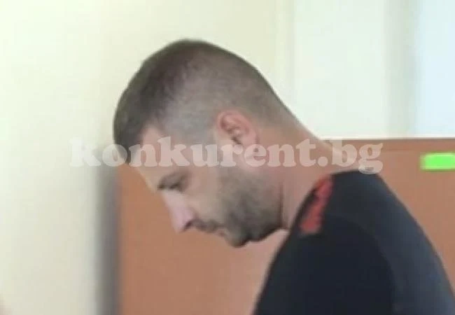 Шофьорът, помел 6 момичета от Лом: Колата блокира