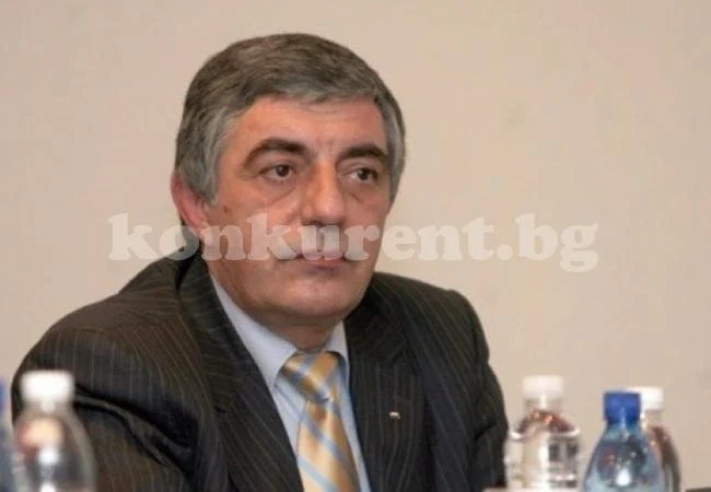 Съпругата на застрелялия се Румен Андреев го намерила в хола! Разкри какво е правил в последните си мигове