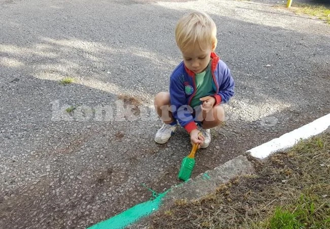Малки и големи освежават парка до стадиона