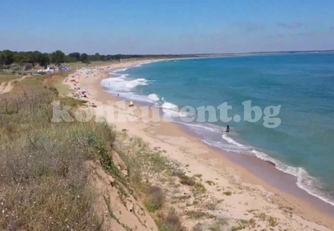 Смразяваща гледка на плажа край Дуранкулак! Два детски трупа лежат на пясъка