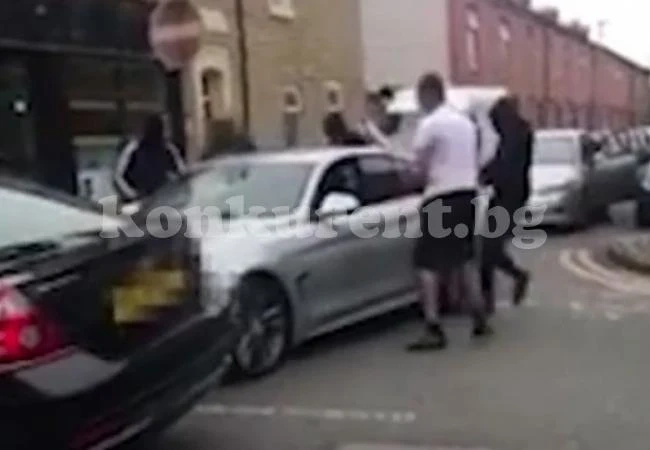 Мъже с бухалки потрошиха BMW, в което бяха малко дете и баща му (СНИМКИ/ВИДЕО)