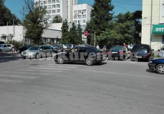 Пенсионер помете 6-годишен на пешеходна пътека