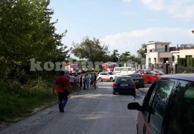 Пожарникар загина при акция, двама негови колеги са ранени