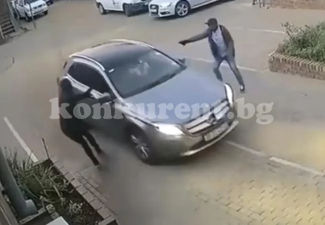 Въоръжена банда вкара в капан шофьор на Мерцедес, но той прояви смелост и ето какво се случи (ВИДЕО)