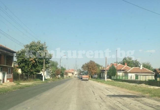 Асфалтират ударно в община Ружинци /СНИМКИ/