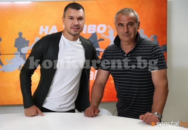 Валери Божинов все още е далеч от Ботев, но се водят разговори с него