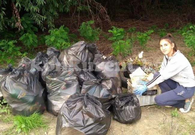 Доброволци напълниха 38 чувала с боклуци