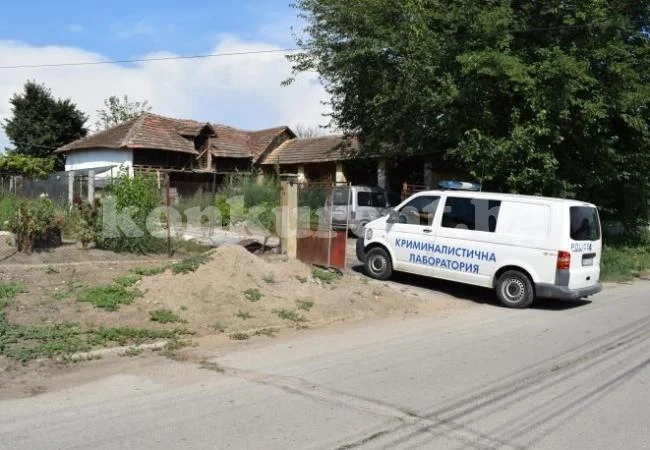 Семейство изрови човешки скелет в двора си СНИМКИ