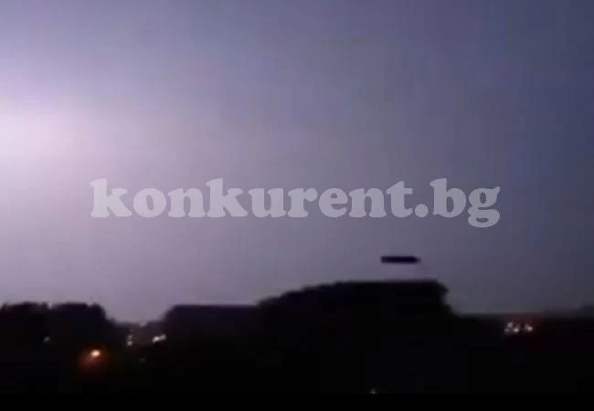Мълния порази НЛО (ВИДЕО)
