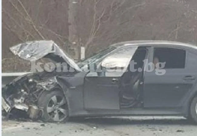 Коли се удариха след грешен обратен завой