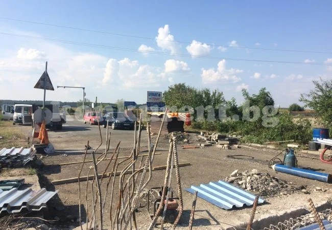 Ето докъде стигна ремонтът на моста край Краводер СНИМКИ