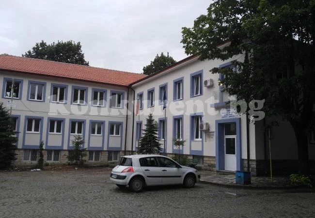 Зам.-министър открива обновената сграда на полицията в Берковица