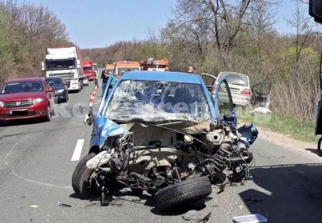 Бебе ранено в тежка катастрофа с още трима пострадали