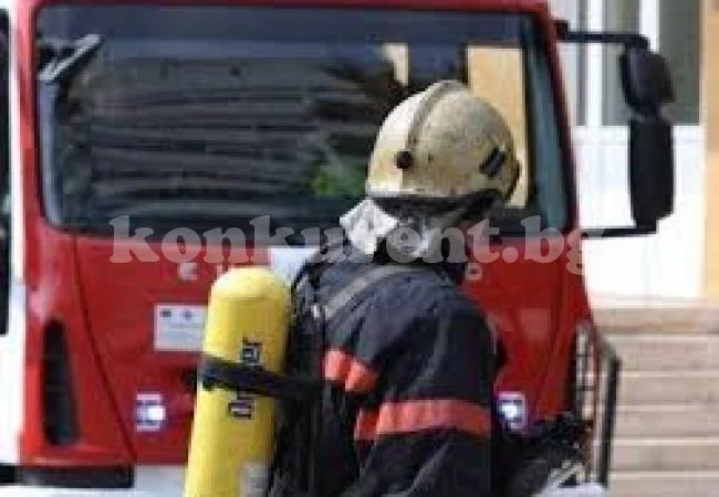 Гасиха пожар в мъжката съблекалня на фирма 