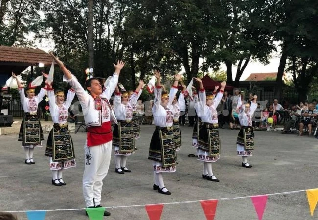 С песни и танци откриха събора на Хърлец СНИМКИ