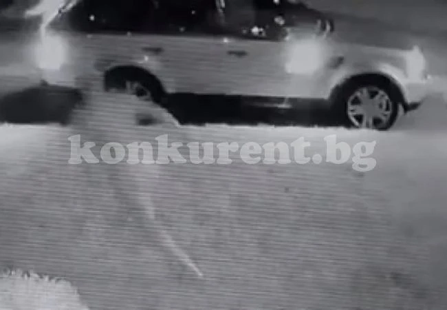Чисто гол мъж спря кражба на тузарски джип (ВИДЕО 18+)