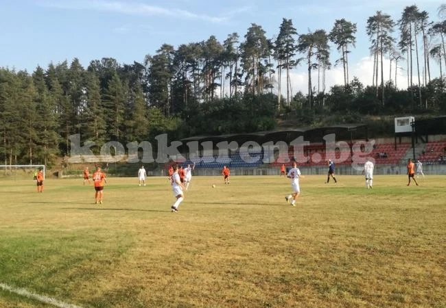 Балкан мачка Грамада в контрола, хеттрик за Тони Морли