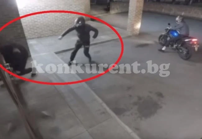 Това ВИДЕО с нелеп взлом и нокаутиран бандит от тъпия му ортак ще ви превие от смях