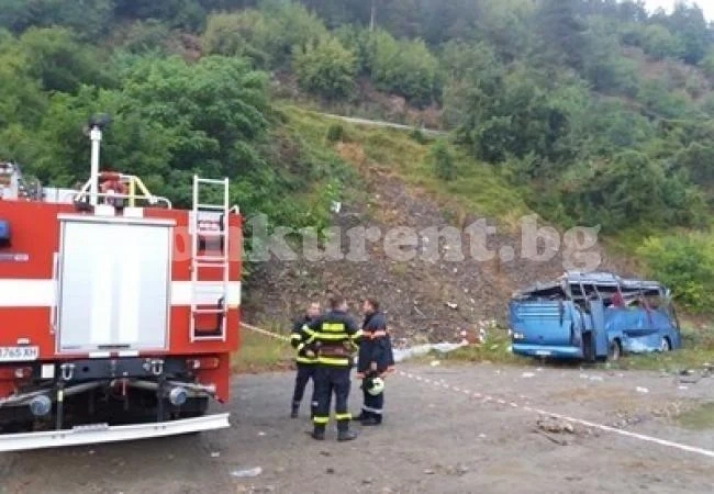 Мъж, вадил ранени от автобуса-ковчег: Хората бяха затиснати под седалките