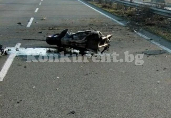 Моторист се удари в дърво и загина