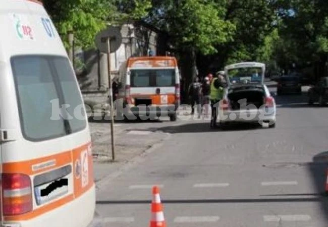 Автобус блъсна пешеходец, той почина в болницата