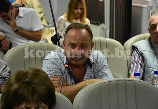 Здравко Златев: И Господ да изберем, не може да се справи с тролеи на 40 г.