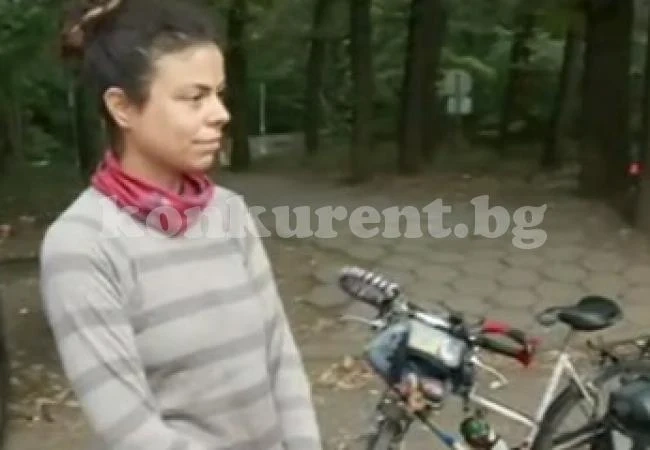 Шофьор блъсна велосипедистка и избяга (Видео)