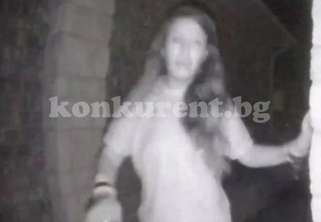 Дигитална камера засне дух на жена, полицията го издирва (ВИДЕО)