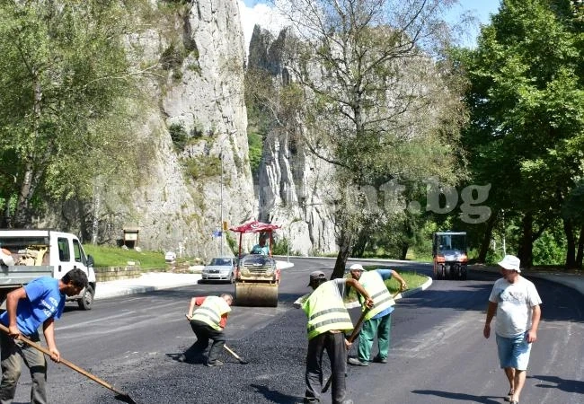 Мирис на асфалт отново се разнесе край Вратцата