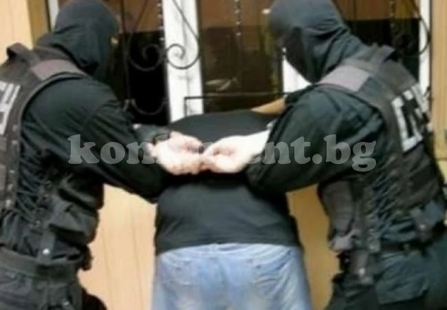 Чочората се мислеше за много хитър и скри дрога в печката, но изгоря