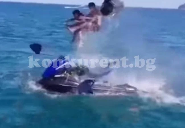 Джет с туристи се взриви в Черно море (ВИДЕО)