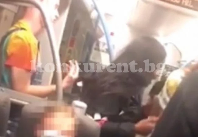 Жени се биха зверски във влак заради ... паднал сандвич (ВИДЕО)