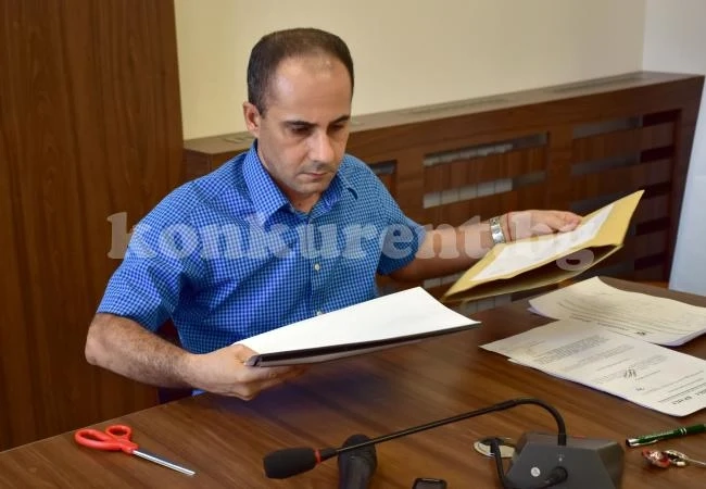 Трима са мераклиите да правят осветлението на стадиона