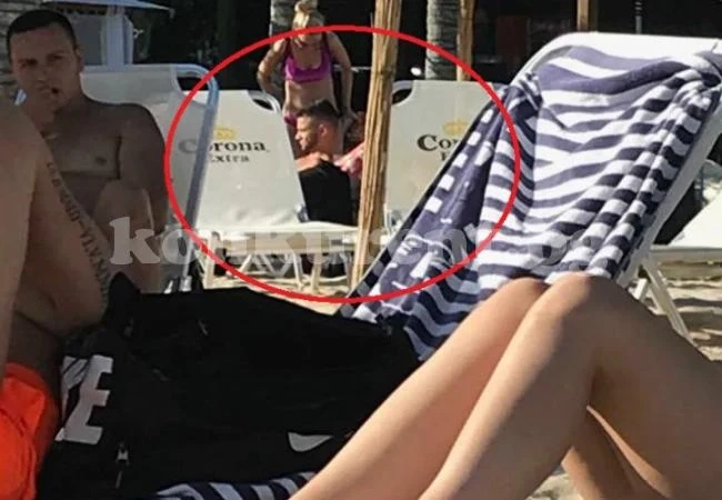 Бившият на Мария Илиева бройка гаджета на плажа