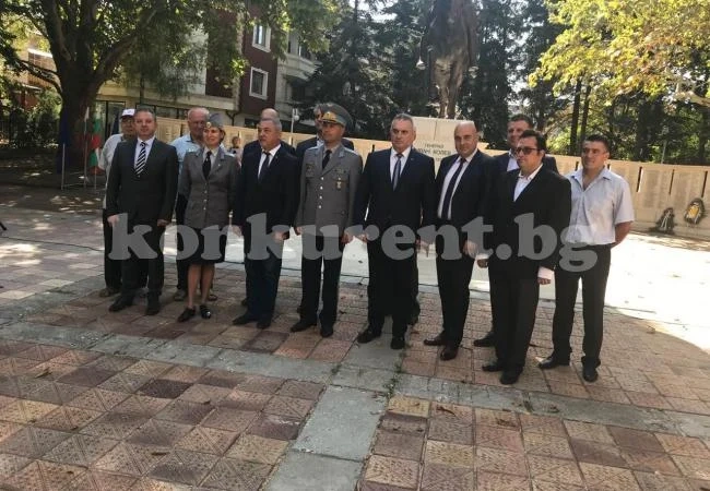 Вицепремиер и депутатите се поклониха пред паметта на героите от 35 Врачански пехотен полк