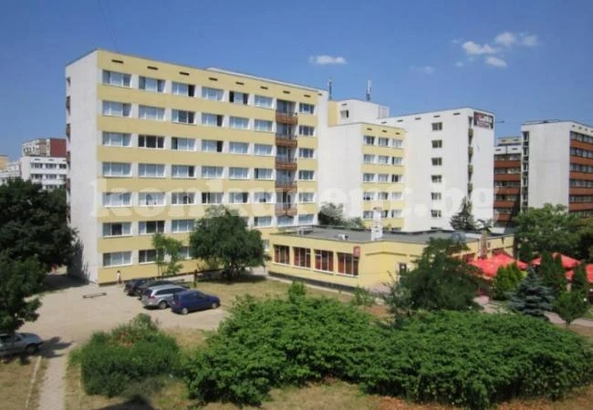 Студенти вдигат сватби за семейни общежития