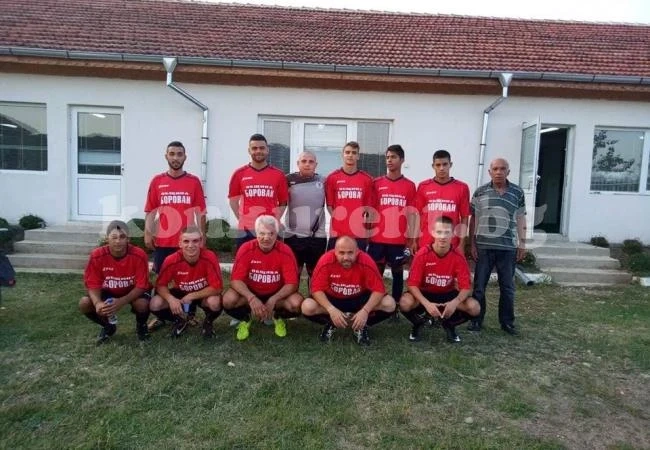 Борован почна с гръм и трясък след хеттрик на Любенов и гол на 57-годишния Яшко