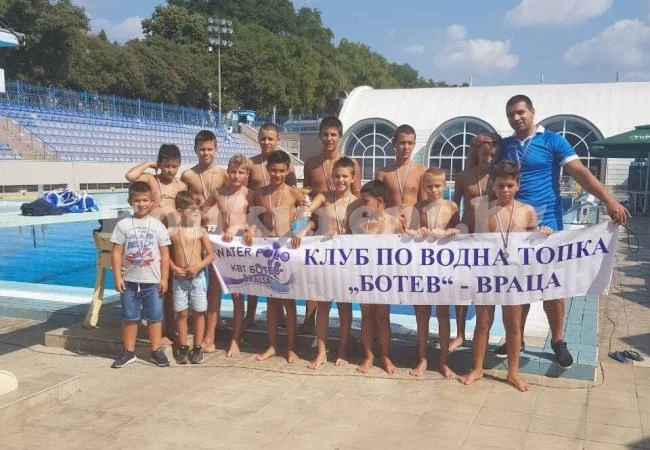 Малките ватерполисти на Левичков с пореден успех