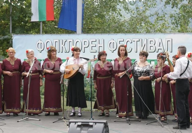 Типченица посрещна певци и танцьори от цяла България
